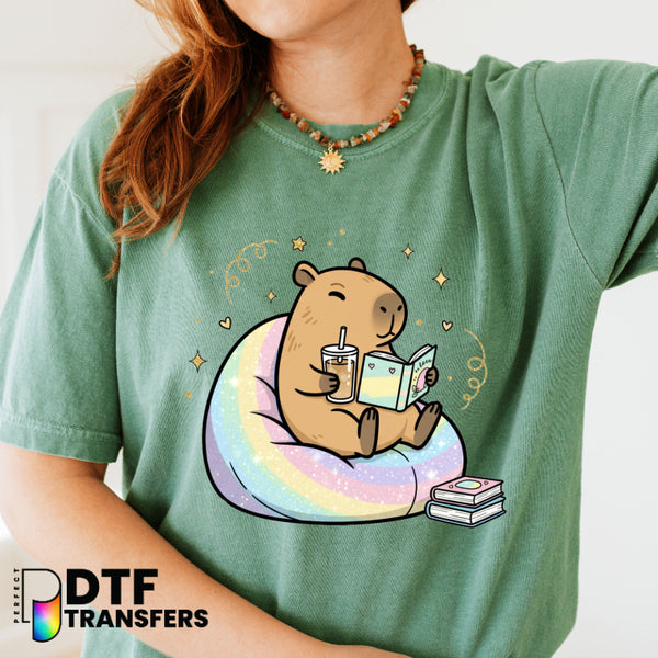 Cute Capybara Reading Books – Teacher DTF Transfer